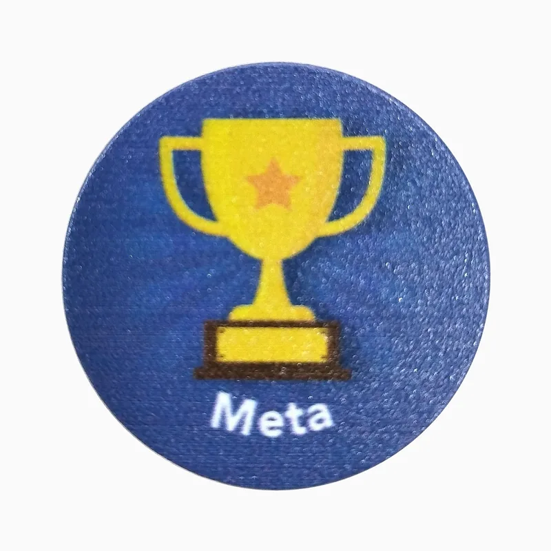 Pin redondo azul marino con impresión UV de una copa de trofeo dorada y el texto Meta en blanco