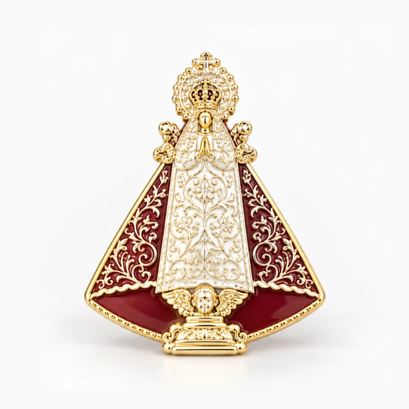 Pin de esmalte duro dorado de la Virgen con manto granate, túnica blanca con filigrana, corona y base con ángel